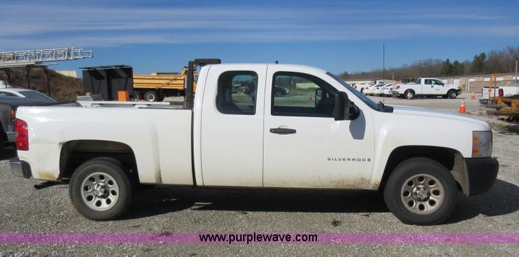 image for item K5260 2007 Chevrolet Silverado 1500 Ext. Cab pickup truck
