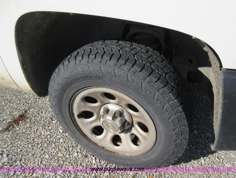 image for item K5260 2007 Chevrolet Silverado 1500 Ext. Cab pickup truck