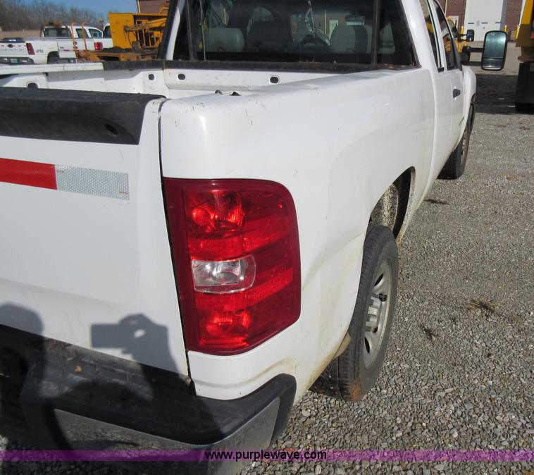 image for item K5260 2007 Chevrolet Silverado 1500 Ext. Cab pickup truck
