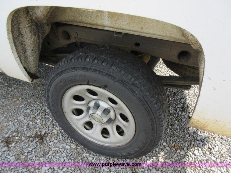 image for item K5260 2007 Chevrolet Silverado 1500 Ext. Cab pickup truck