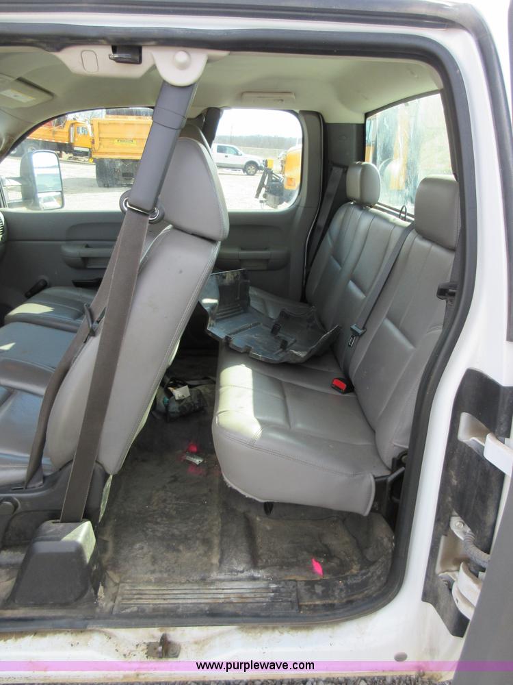 image for item K5260 2007 Chevrolet Silverado 1500 Ext. Cab pickup truck