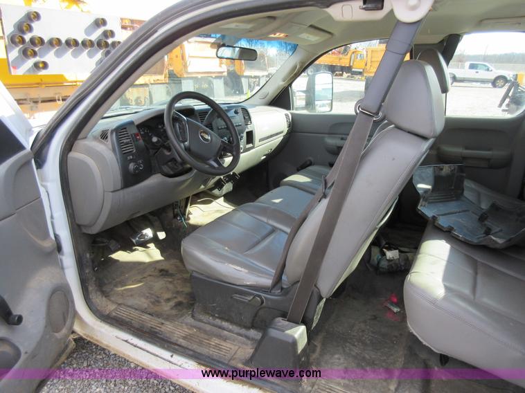 image for item K5260 2007 Chevrolet Silverado 1500 Ext. Cab pickup truck