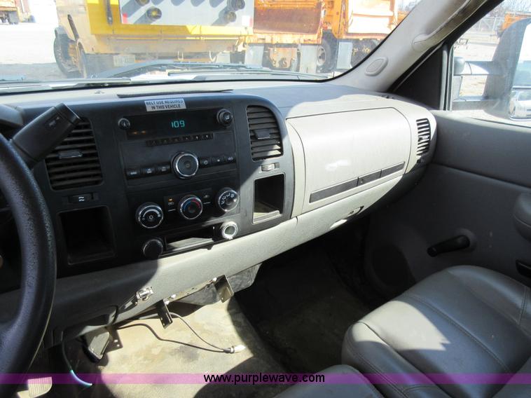 image for item K5260 2007 Chevrolet Silverado 1500 Ext. Cab pickup truck