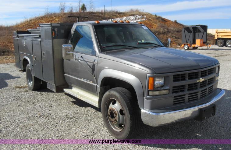image for item K5261 2000 Chevrolet 3500HD utility truck