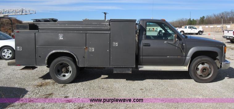 image for item K5261 2000 Chevrolet 3500HD utility truck