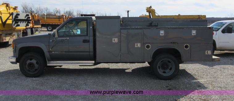 image for item K5261 2000 Chevrolet 3500HD utility truck