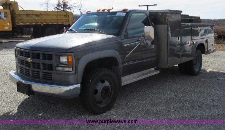 image for item K5261 2000 Chevrolet 3500HD utility truck