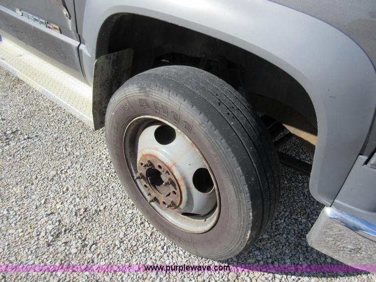 image for item K5261 2000 Chevrolet 3500HD utility truck