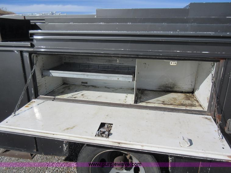 image for item K5261 2000 Chevrolet 3500HD utility truck