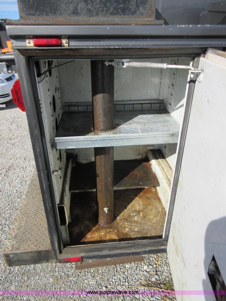 image for item K5261 2000 Chevrolet 3500HD utility truck