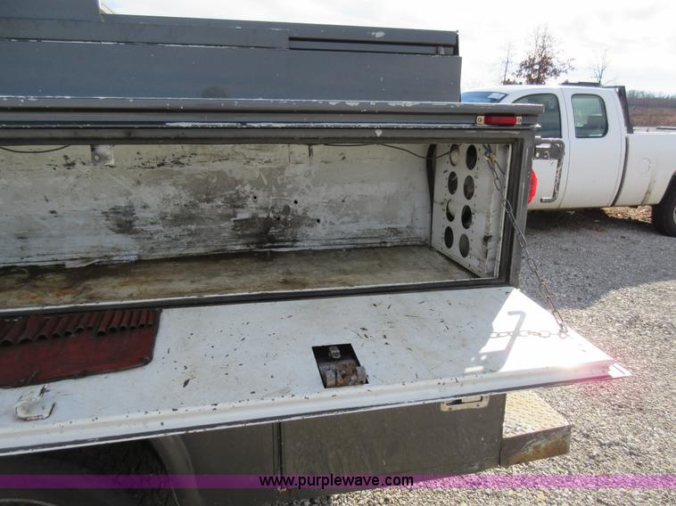 image for item K5261 2000 Chevrolet 3500HD utility truck