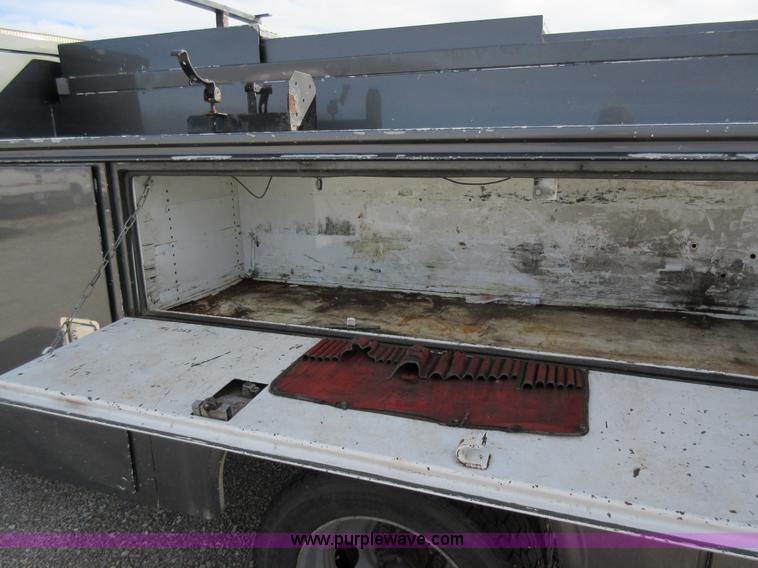 image for item K5261 2000 Chevrolet 3500HD utility truck