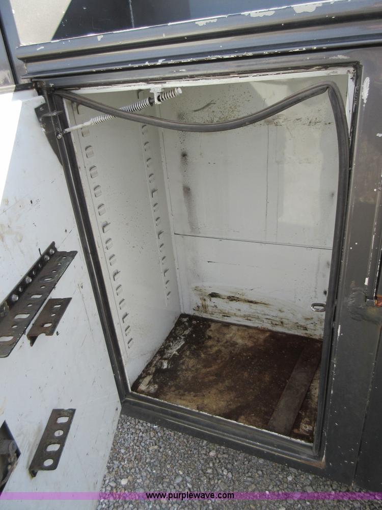 image for item K5261 2000 Chevrolet 3500HD utility truck