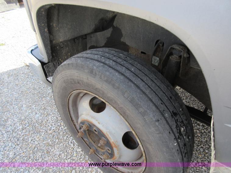 image for item K5261 2000 Chevrolet 3500HD utility truck