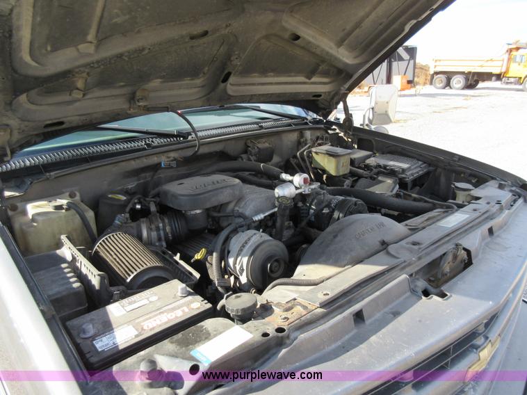 image for item K5261 2000 Chevrolet 3500HD utility truck