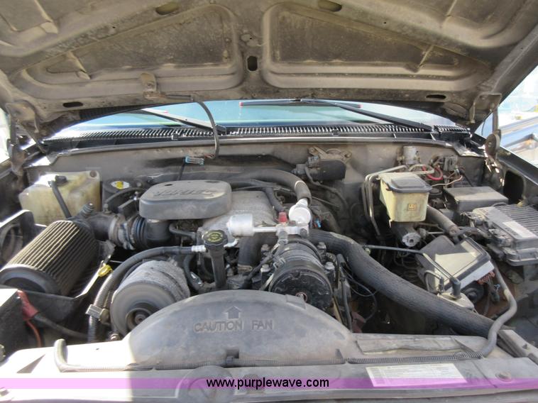 image for item K5261 2000 Chevrolet 3500HD utility truck