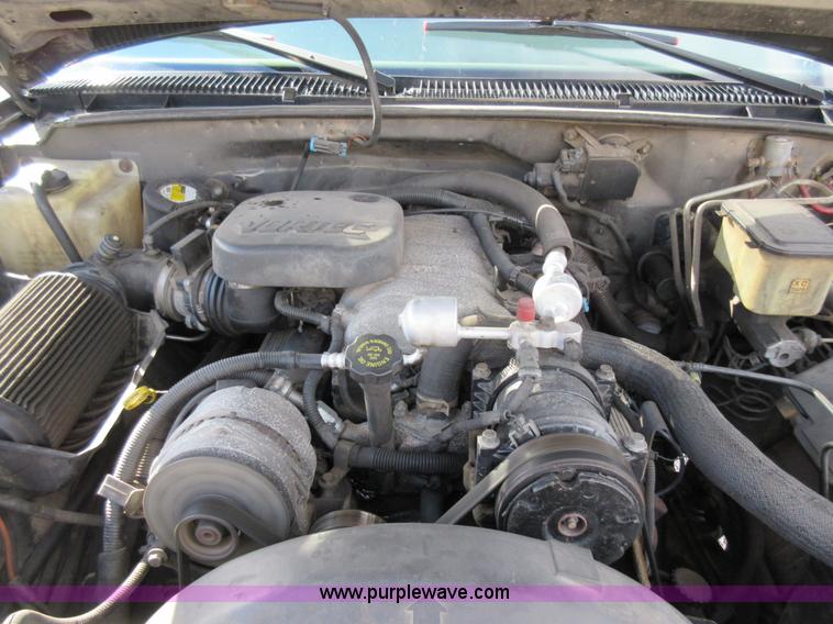 image for item K5261 2000 Chevrolet 3500HD utility truck