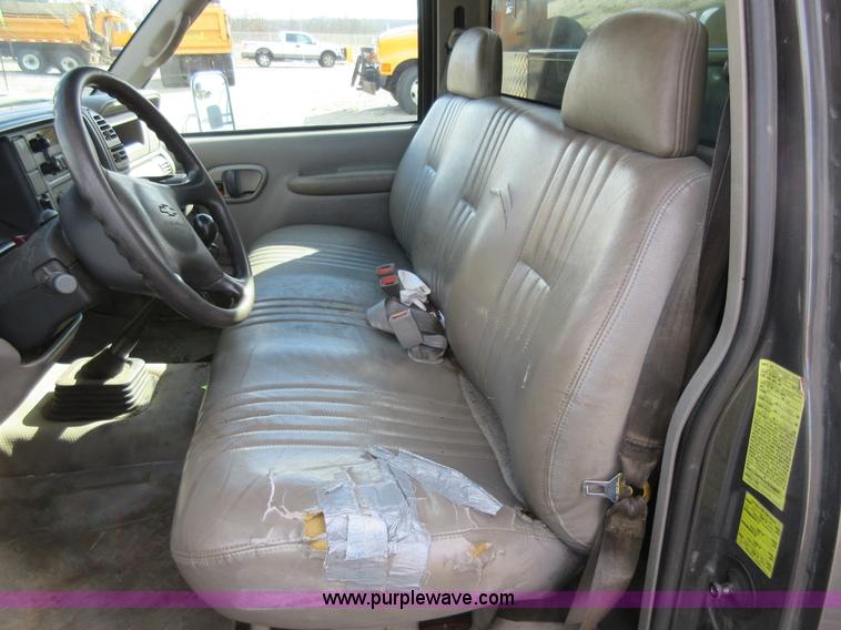 image for item K5261 2000 Chevrolet 3500HD utility truck