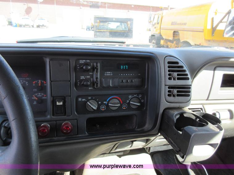 image for item K5261 2000 Chevrolet 3500HD utility truck