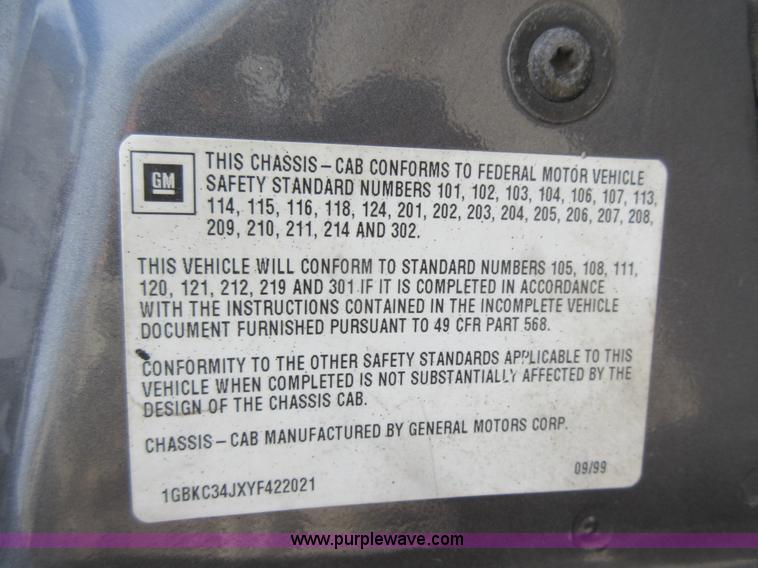 image for item K5261 2000 Chevrolet 3500HD utility truck