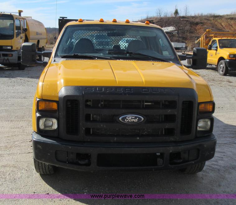 image for item K5263 2008 Ford F350 Super Duty Crew Cab flatbed pickup truck
