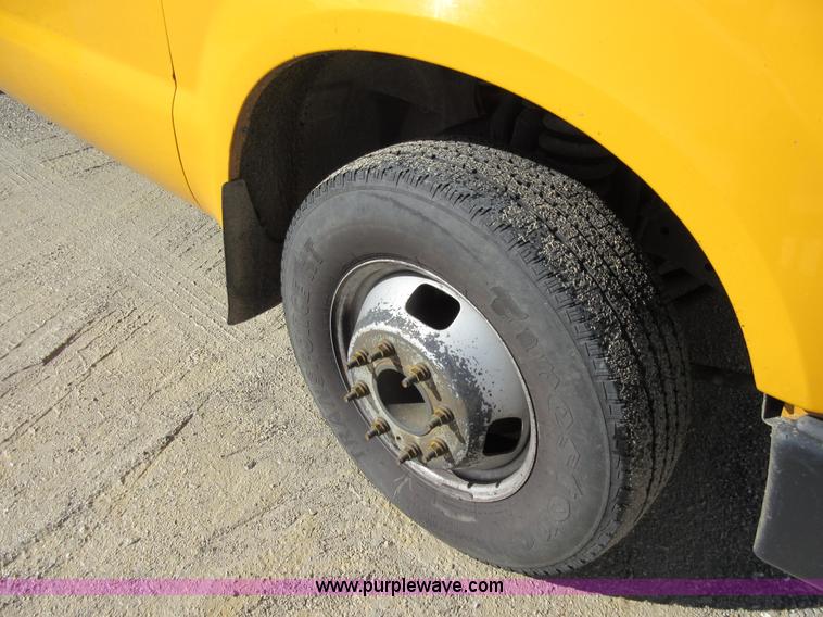 image for item K5263 2008 Ford F350 Super Duty Crew Cab flatbed pickup truck