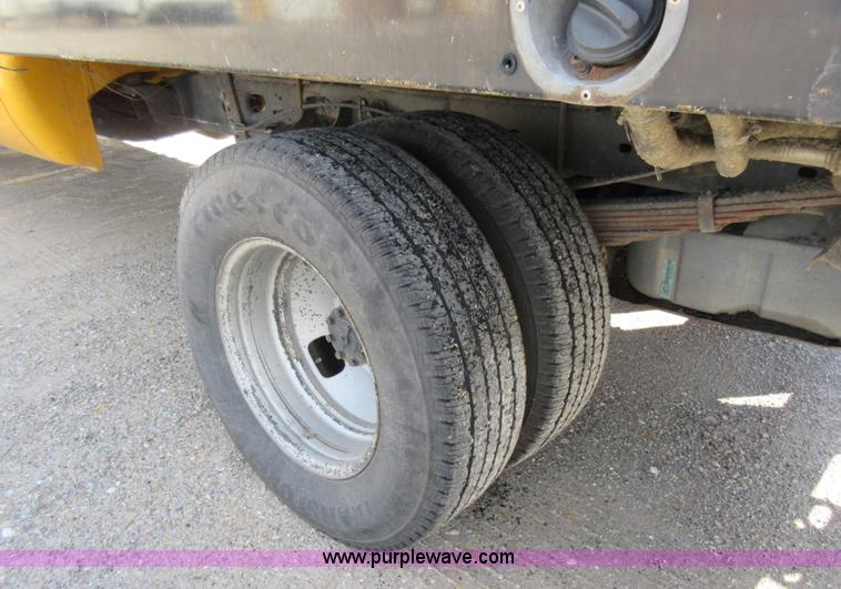 image for item K5263 2008 Ford F350 Super Duty Crew Cab flatbed pickup truck