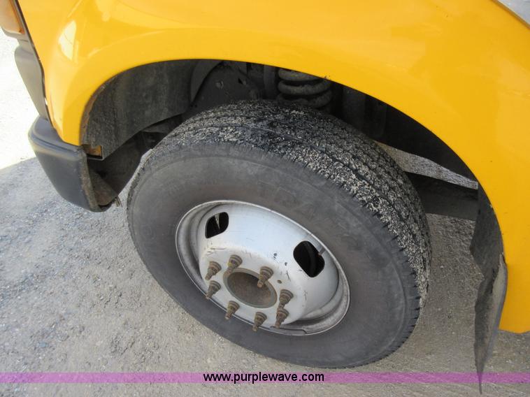 image for item K5263 2008 Ford F350 Super Duty Crew Cab flatbed pickup truck