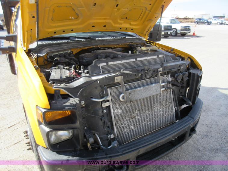 image for item K5263 2008 Ford F350 Super Duty Crew Cab flatbed pickup truck