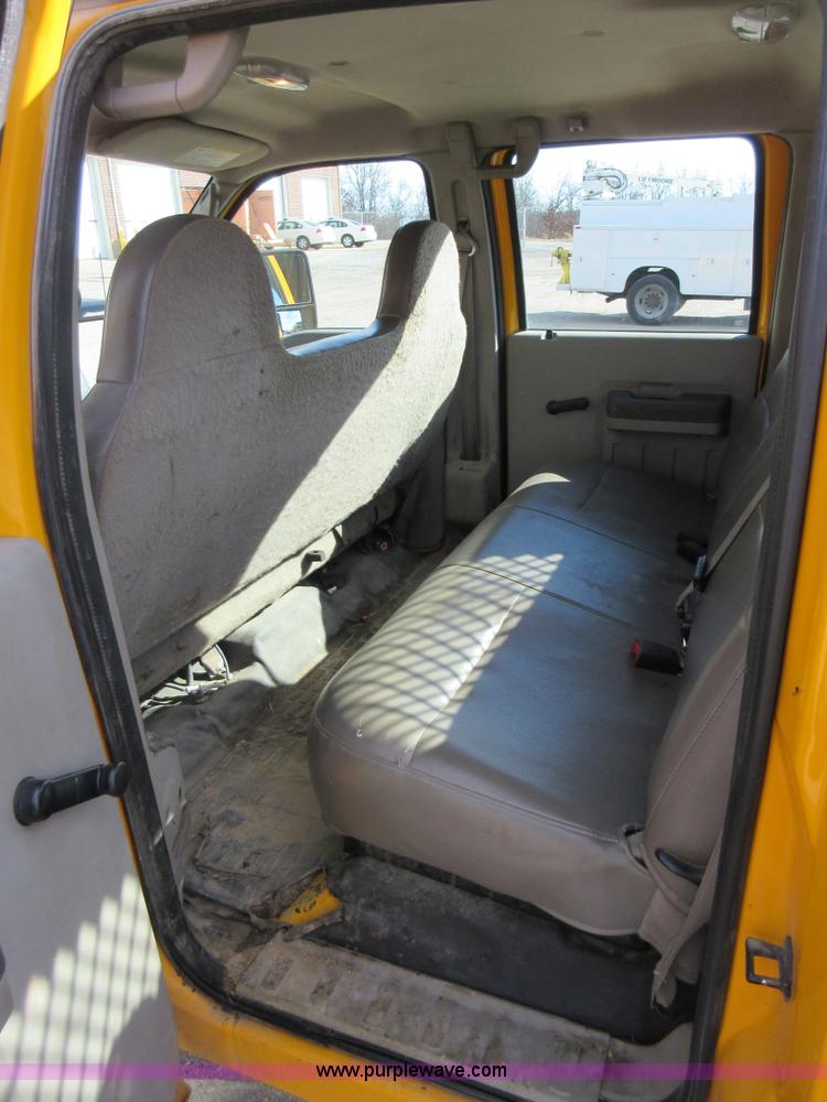 image for item K5263 2008 Ford F350 Super Duty Crew Cab flatbed pickup truck