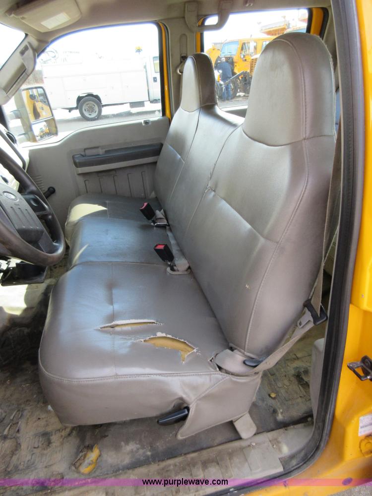 image for item K5263 2008 Ford F350 Super Duty Crew Cab flatbed pickup truck