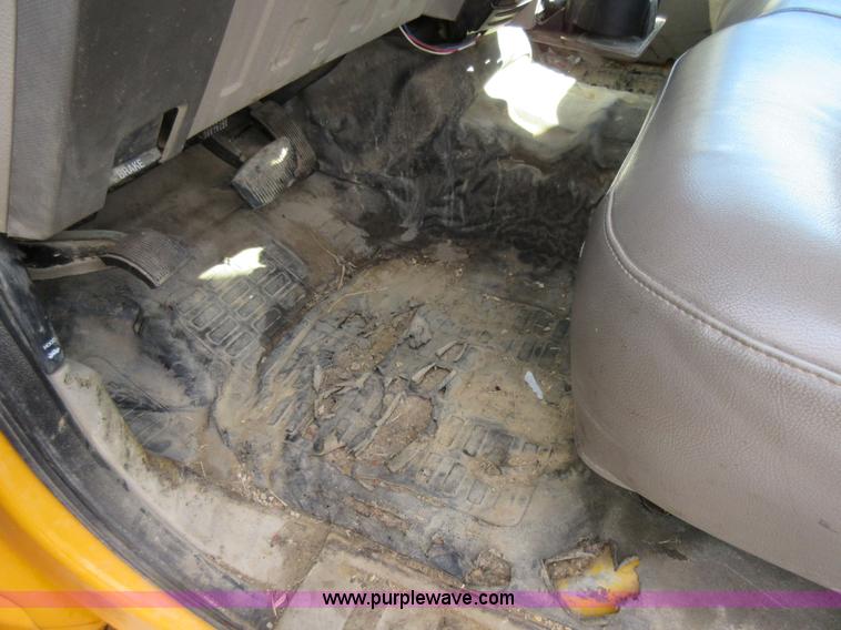 image for item K5263 2008 Ford F350 Super Duty Crew Cab flatbed pickup truck