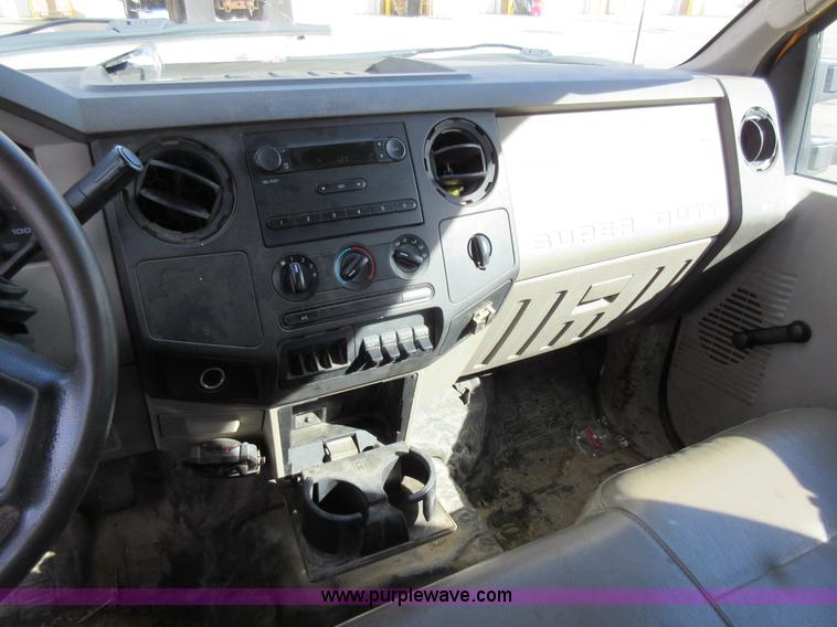 image for item K5263 2008 Ford F350 Super Duty Crew Cab flatbed pickup truck