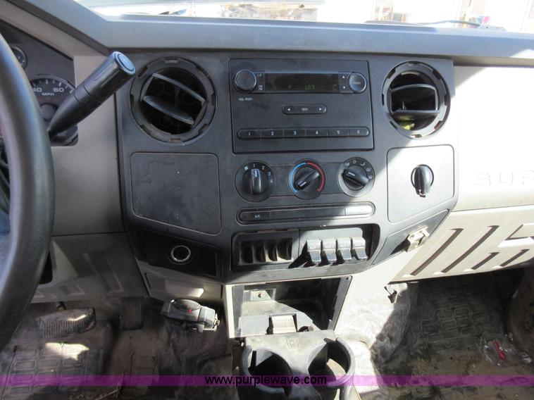 image for item K5263 2008 Ford F350 Super Duty Crew Cab flatbed pickup truck