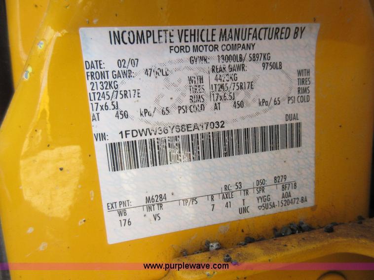 image for item K5263 2008 Ford F350 Super Duty Crew Cab flatbed pickup truck