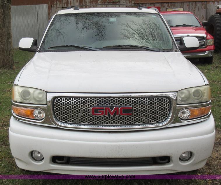 image for item K5269 2004 GMC Yukon Denali XL SUV