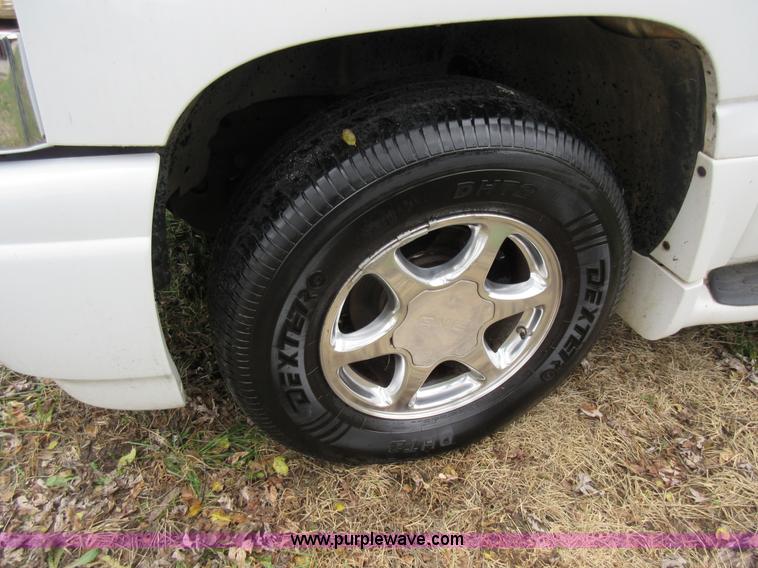 image for item K5269 2004 GMC Yukon Denali XL SUV