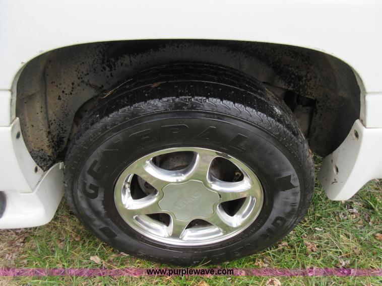 image for item K5269 2004 GMC Yukon Denali XL SUV