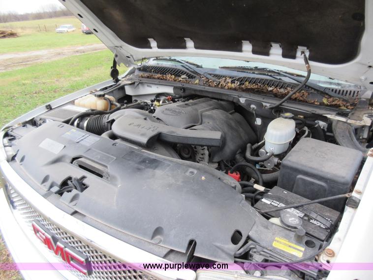 image for item K5269 2004 GMC Yukon Denali XL SUV