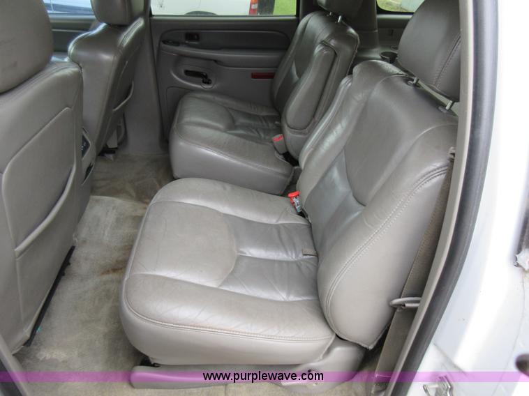 image for item K5269 2004 GMC Yukon Denali XL SUV