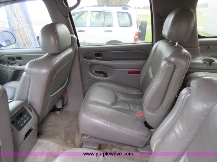 image for item K5269 2004 GMC Yukon Denali XL SUV