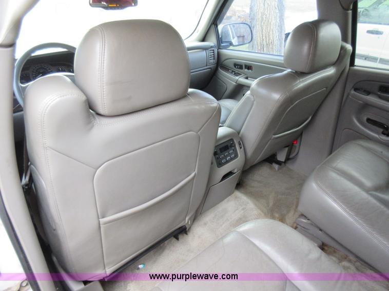 image for item K5269 2004 GMC Yukon Denali XL SUV