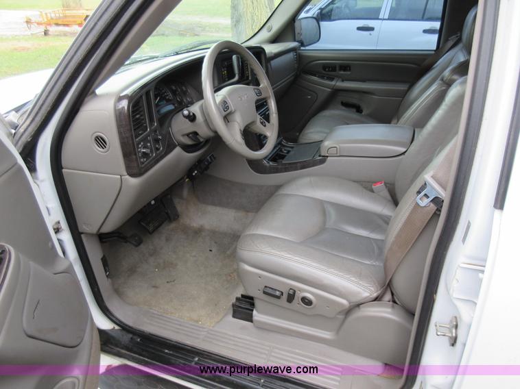 image for item K5269 2004 GMC Yukon Denali XL SUV