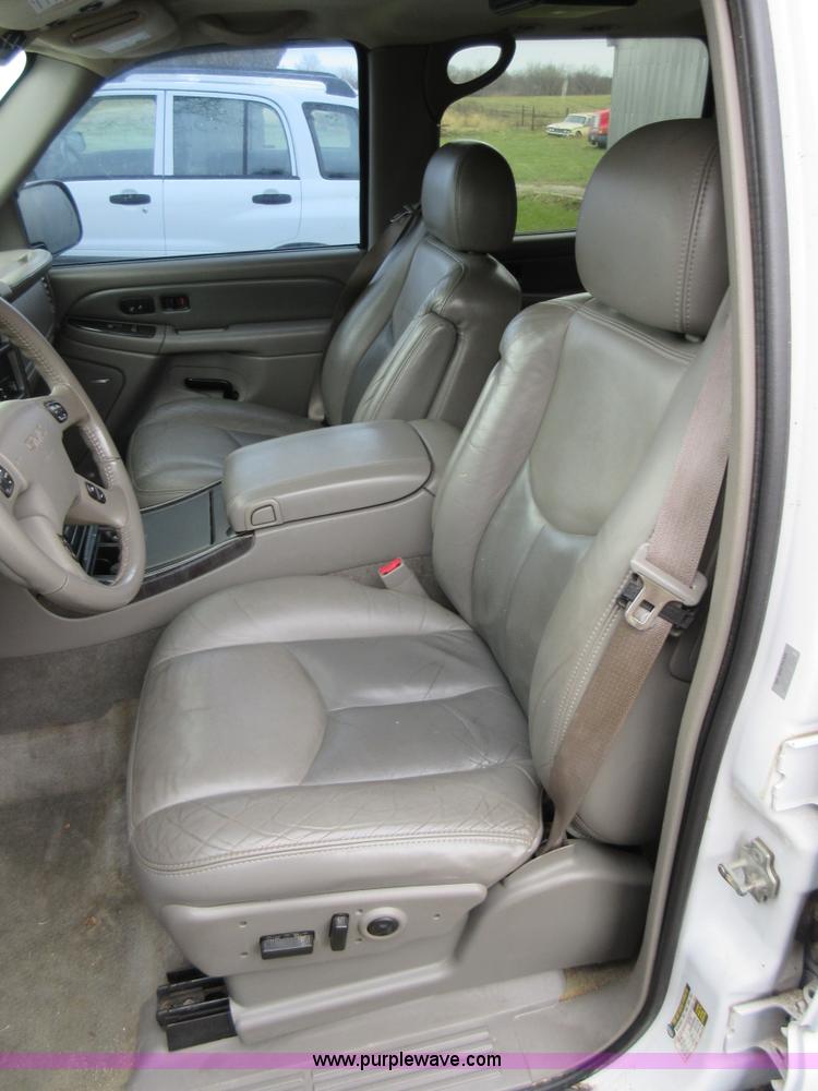 image for item K5269 2004 GMC Yukon Denali XL SUV