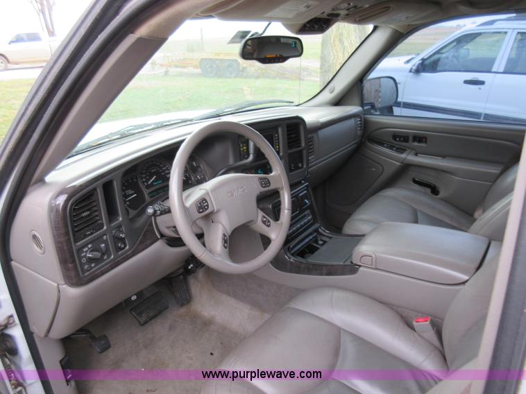 image for item K5269 2004 GMC Yukon Denali XL SUV
