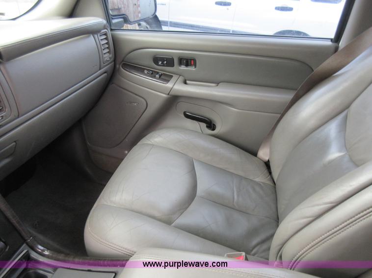 image for item K5269 2004 GMC Yukon Denali XL SUV