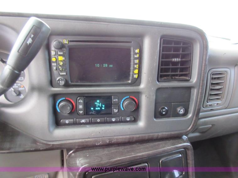 image for item K5269 2004 GMC Yukon Denali XL SUV