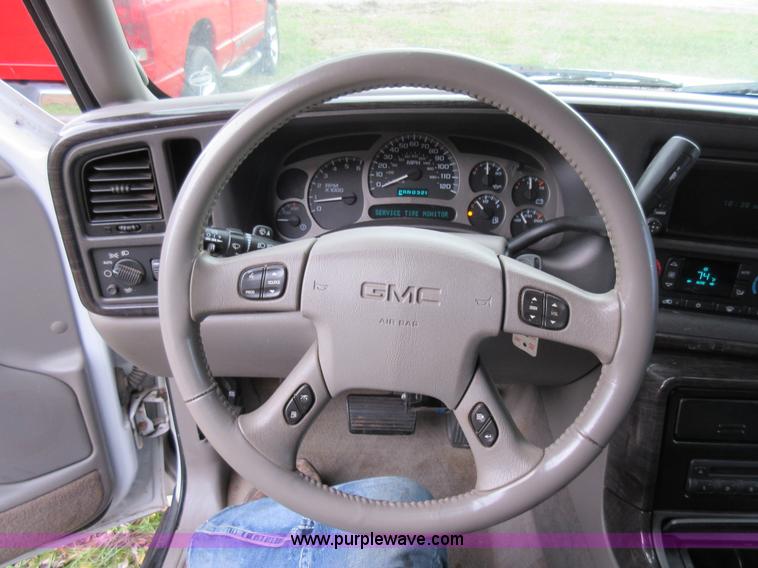 image for item K5269 2004 GMC Yukon Denali XL SUV