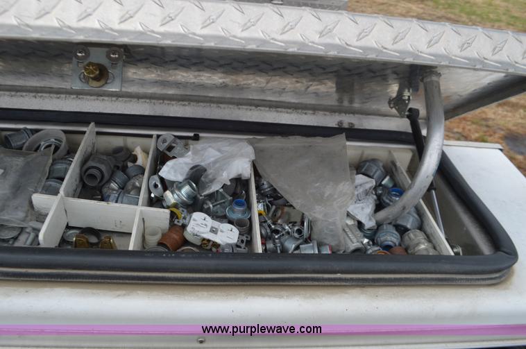 image for item K5273 2001 Dodge Ram 2500 utility truck