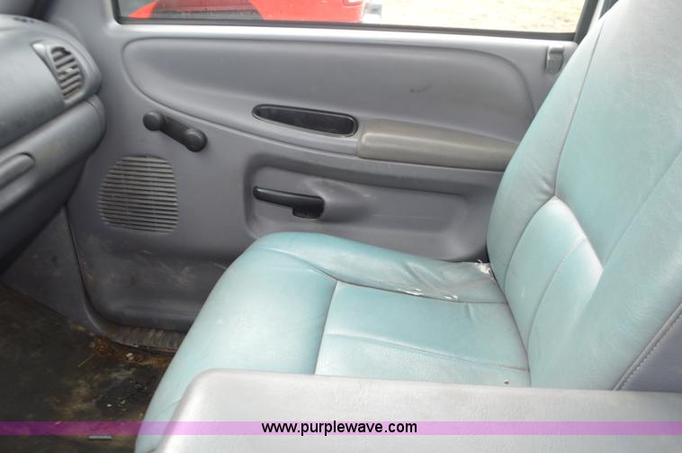 image for item K5273 2001 Dodge Ram 2500 utility truck